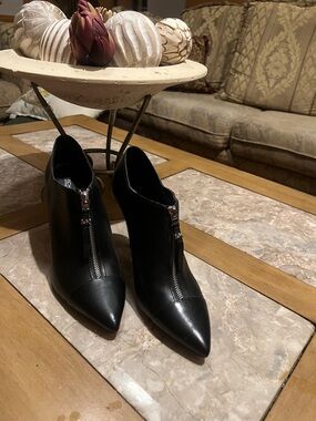 MICHAEL Michael Kors Black Pointed Front-Zip Ankle Booties